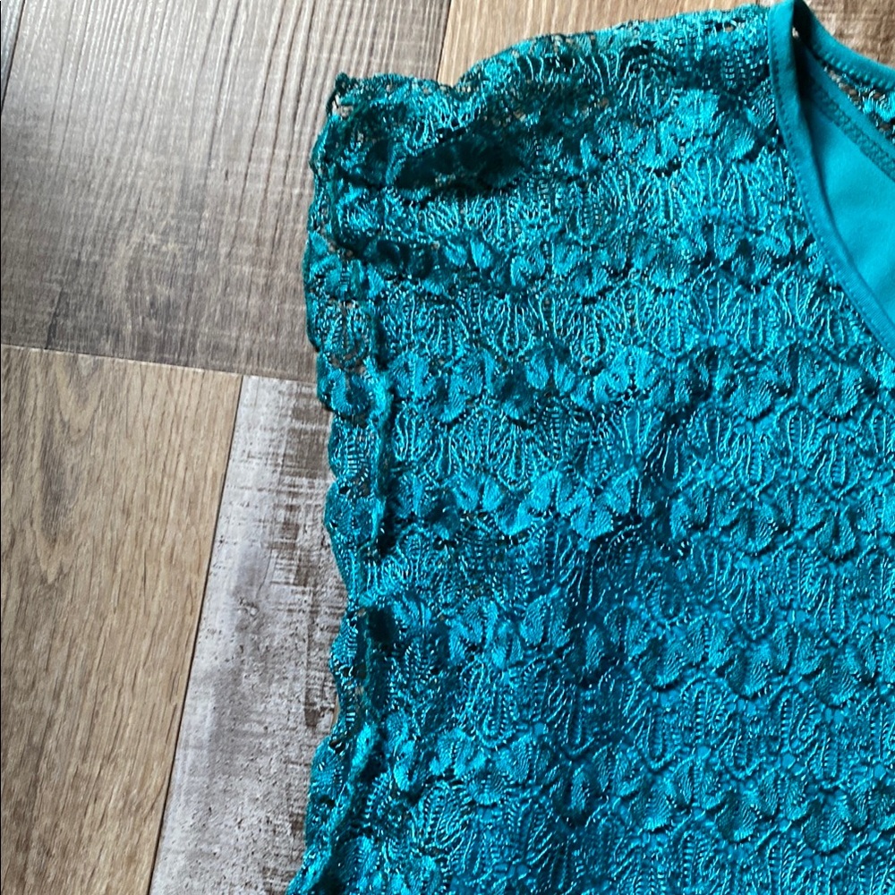 Lavish Blue Ruffled Sleeveless Blouse. This blouse teal color Vintage Y2K - Picture 6 of 7